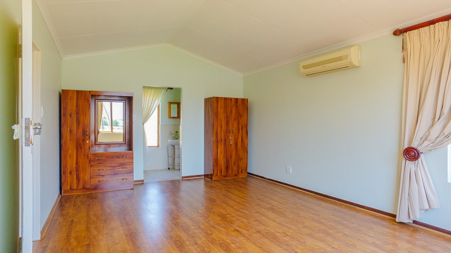 To Let 3 Bedroom Property for Rent in The Coves North West